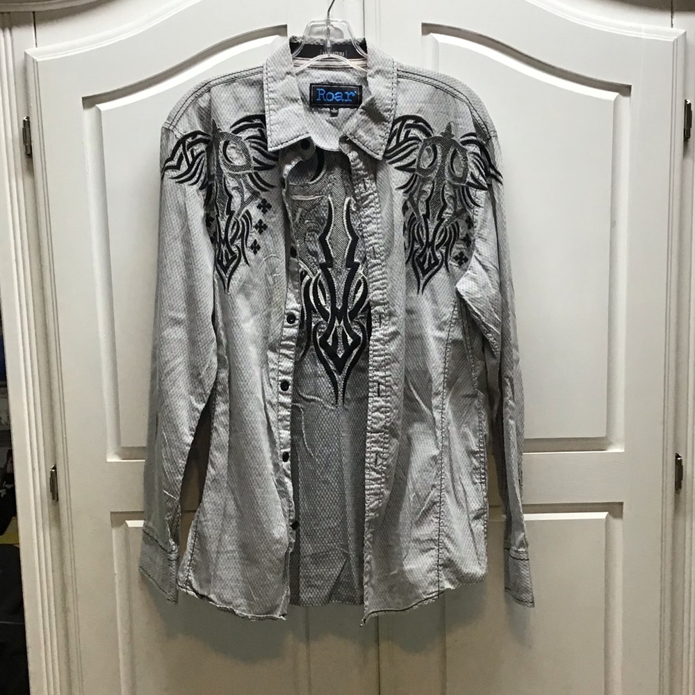 Awesome button up shirt. In good condition.